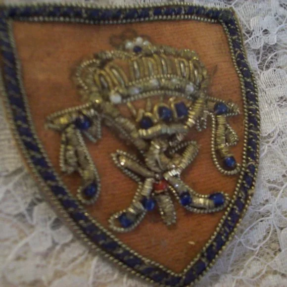 Vintage Embroidery Crest Patch Pin Brooch/ India - Picture 2 of 3